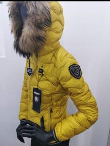 BLAUER-PIUMINO A ONDE CON CAPPUCCIO E PELLICCIA GIALLO DONNA