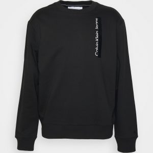 CALVIN KLEIN – Felpa GIROCOLLO CON LOGO STAMPATO VERTICALE DAVANTI