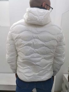 BLAUER – Piumino Corto Imbottito a Onde con Cappuccio Uomo Bianco