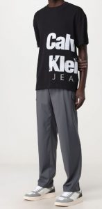 CALVIN KLEIN JEANS – Maglietta Uomo Varsity con Logo Audace Nero