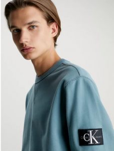 CALVIN KLEIN JEANS – Felpa Uomo Cotone Badge Celeste Pastello