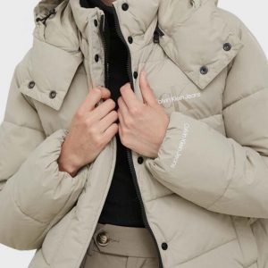 CALVIN KLEIN JEANS – Piumino Donna con Cappuccio in Poliestere Riciclato Beige