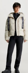 CALVIN KLEIN JEANS – Piumino Donna Corto con Fettuccia Logata Beige
