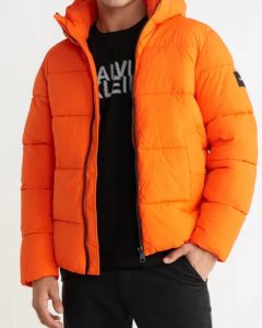 CALVIN KLEIN – Piumino Uomo con Cappuccio in Nylon Riciclato Arancio
