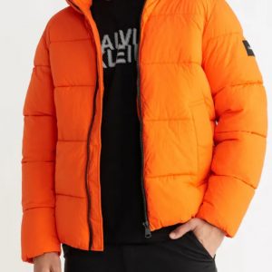 CALVIN KLEIN – Piumino Uomo con Cappuccio in Nylon Riciclato Arancio
