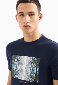 ARMANI EXCHANGE – T-Shirt Uomo Regular Fit in Cotone con Stampa Fotografica Blu Notte