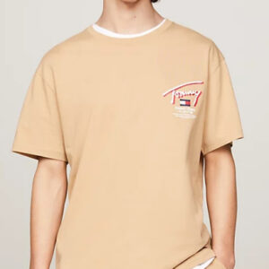 TOMMY HILFIGHER – T-Shirt Uomo Signature con Logo sul Retro Sabbia
