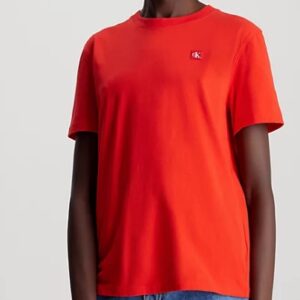 CALVIN KLEIN JEANS – T-Shirt Donna in Cotone con Stemma Rosso