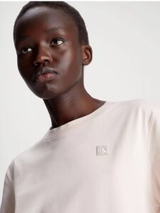 CALVIN KLEIN JEANS – T-Shirt Donna in Cotone con Stemma Rosa Seppia