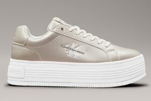 CALVIN KLEIN JEANS – Scarpe Donna Sneaker Platform in Pelle Metallizzata Bianco Crema