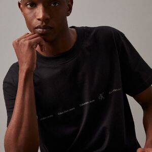 CALVIN KLEIN -T-Shirt Uomo con Logo Ripetuto Nero
